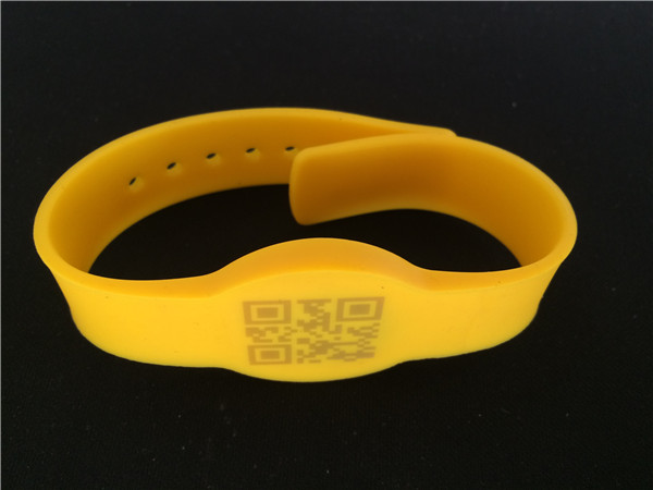 塑料手環(huán)打二維碼